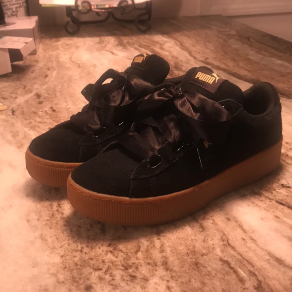 Puma Vikky Ribbon Platform Sneaker in black - Picture 2 of 8